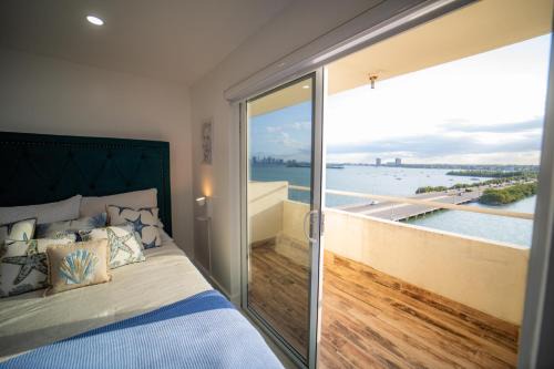 Oceanfront Luxury Yachtclub Studio on Harbour Island with amazing views