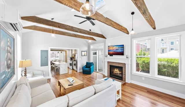 Oceanside 6 Bedroom and 4 Bath Home with pool! June 20th week available!