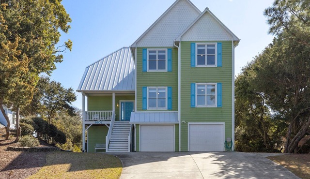 Oceanview with elevator, private pool, golf cart, in Spinnakers Reach community in Emerald Isle