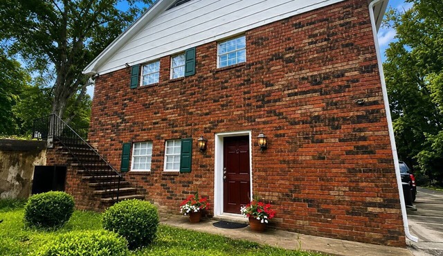 Ocoee Adventure Studio Near Whitewater - Pet in Benton