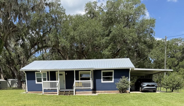Old Florida home with charm and beautiful settings.