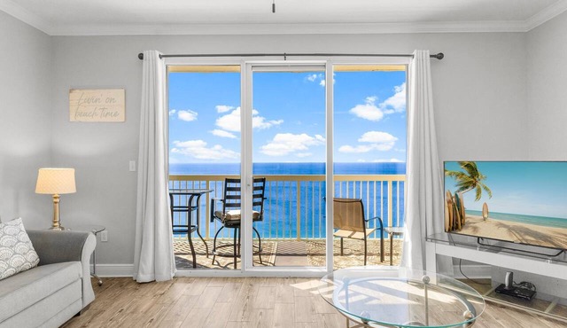 On the Beach @ Celadon Beach Resort! Amazing Views & FREE BEACH SERVICE ! ~ Quiet West End