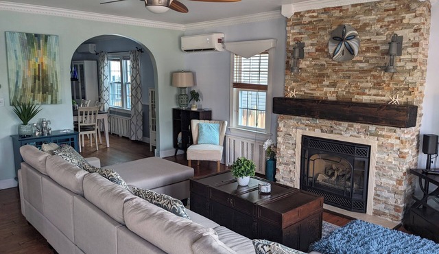 "Once Upon a Tide" eclectic beach house with pizza oven, game room, fireplace