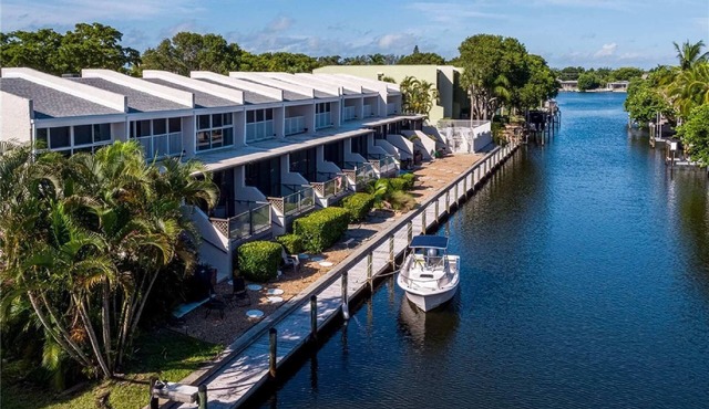 OPEN NOW Boating, Beach and Shelling: 2BR, 2-story Condo with Direct Gulf Access