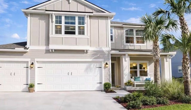Organic Modern Home, Close to the Beach & Downtown. Community Pool & gym
