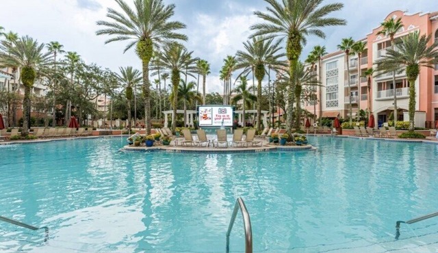 Orlando | Orlando Golf Stay | Pool & Golf | 3BR Sleeps 12