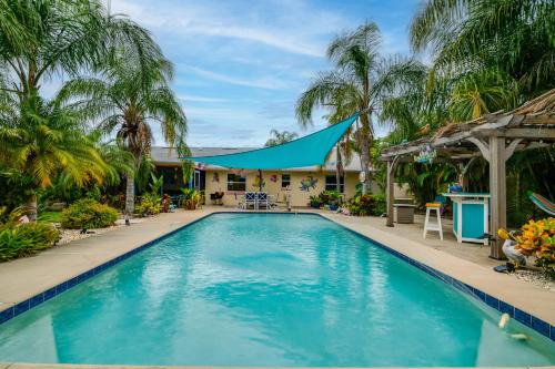 Outdoor Oasis w/Bar & Lanai: Tavares Escape