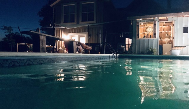 Over the Rainbow Farm - heated pool, 12 acres, 7 bedrooms, close to PEC in Belleville