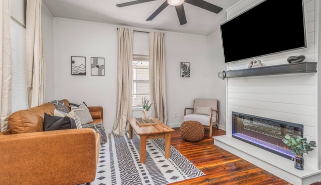 P'Cola at Nightfall. 1 bed 1 bath Cottage