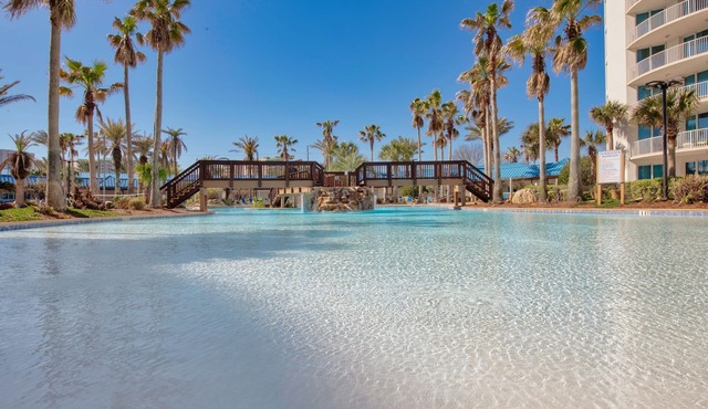 Paradise on the Lagoon, Walking Distance to Beach!