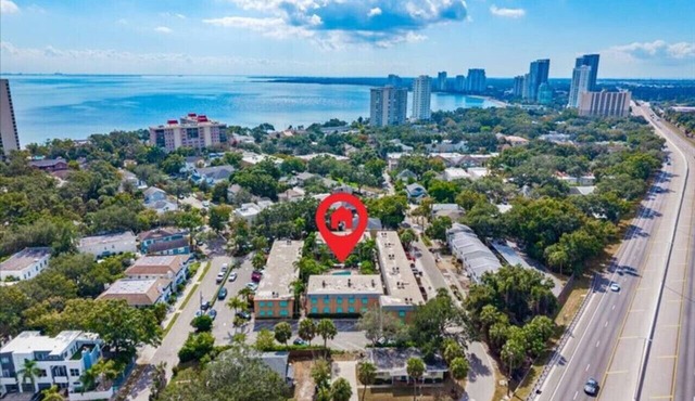 Parking - Pool - Bayshore Resort-Style 2BD