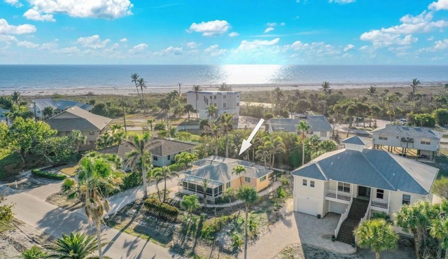 Peace, Love & Shells: Cute Beach Cottage Near Gulf