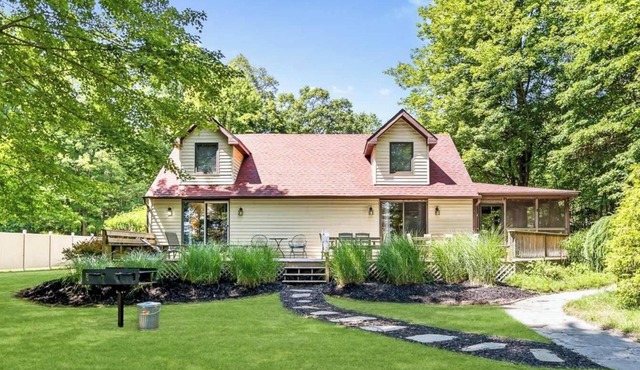 Peaceful Lakefront Home with Amazing Outdoor Space in Pullman