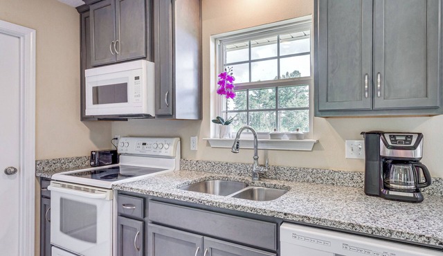 Peaceful Pace Vacation Rental w/Smart TV!