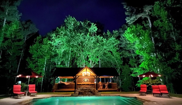 Peach Jam Luxury Gentleman's Retreat ~ 5 BR BA One of a kind find!