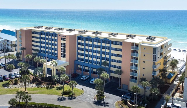 Pelican Isle #207: Beach-front. Stunning Decor. Pool, Beach Svc, King BR+bunkies