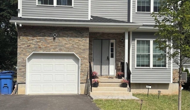 Perfect 4-bedroom house with AC in North Brunswick Township
