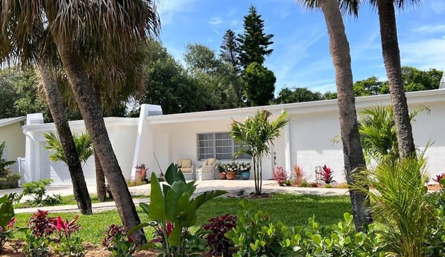 Perfect Beach Haven! Walk to the beach. Zero entry, no stairs.