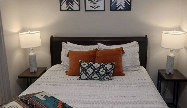 Perfect for Gator Games! Two Blocks Away from Ben Hill Griffin Stadium