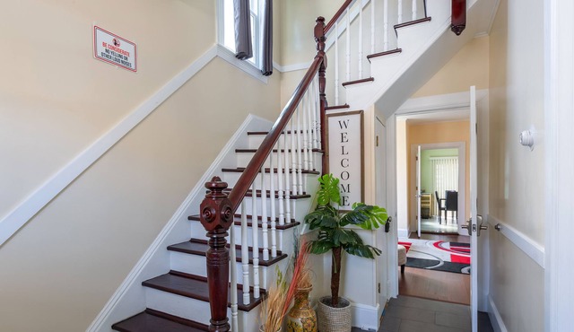Perfect Location w/ River Views Tarrytown 8 BR/4BA