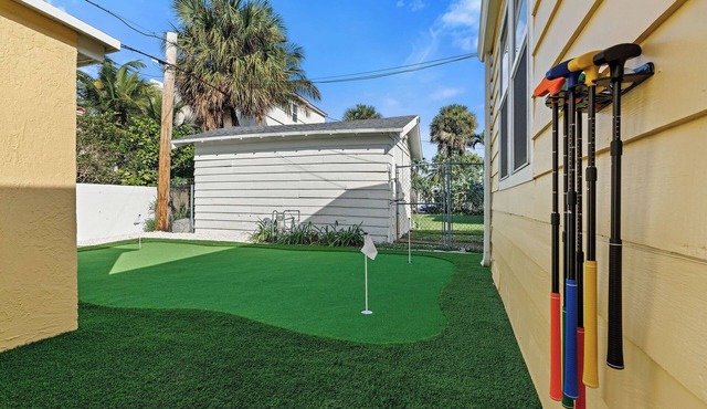 Perfect Palm Beach Escape | Cozy 1BR + Putt-Putt
