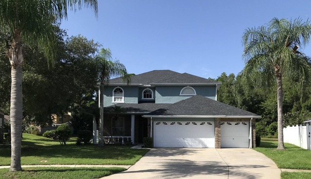 Perfectly placed between beaches and city 4bed 2/1/2 /pool in prestigious comm.