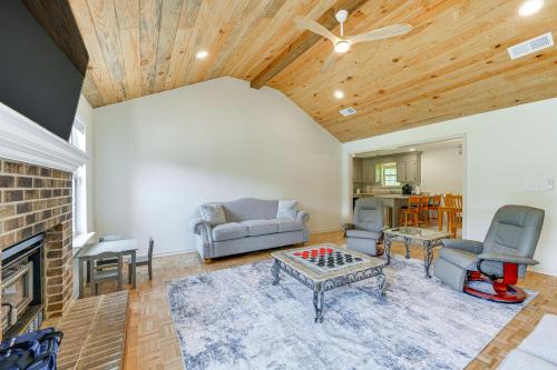 Perry Family Home on 2 Acres w/Private Pool