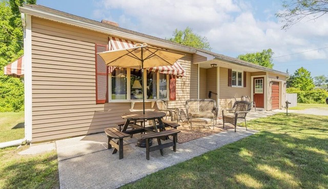 Pet Friendly 3 Bedroom 5 Minutes to Town.