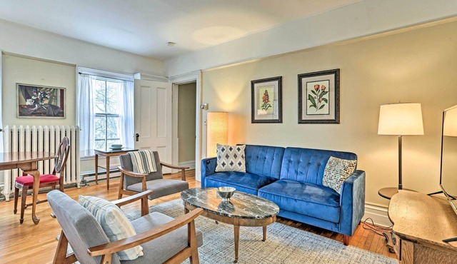 Pet-Friendly Apt in 1850's Victorian Mansion!