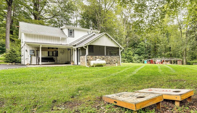 Pet-Friendly Cottage, 2 Mi to Saugatuck Falls