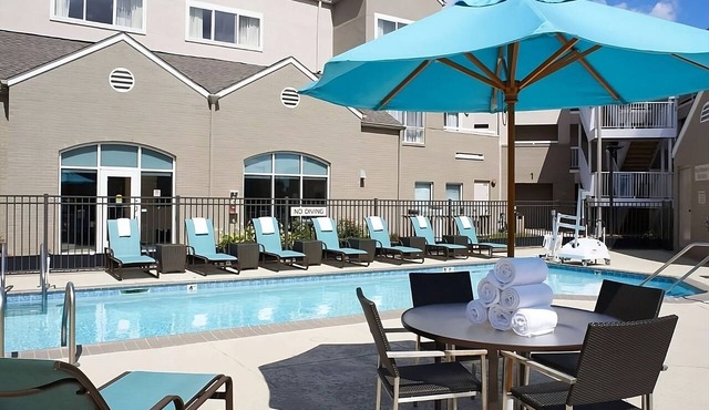 Pet-Friendly Haven, Free Breakfast! Comfort Guaranteed, 2 Classy Units! in Warren