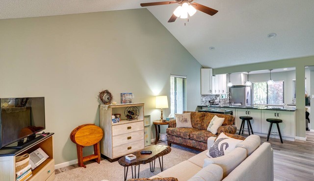Pet-Friendly Lakeland Condo w/Screened Porch!