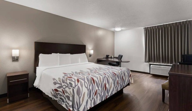 Pet-Friendly Unit Near w/Free Parking & Pool Access | 2 miles to SAV Airport