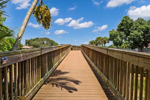Pet Friendly-Walk to PGA Resort