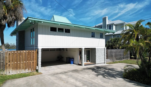 Pet friendly water front home in the heart of Crystal River