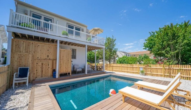 Pet Friendly with a new pool, outdoor space and 4 bedrooms! Great location within walking sitance to 96th Street shopping and activities.