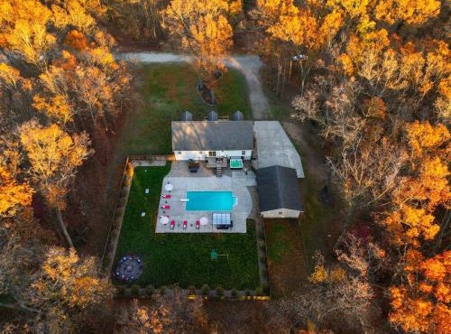 Pine & Paddle Getaway Game Room Hot Tub Pool