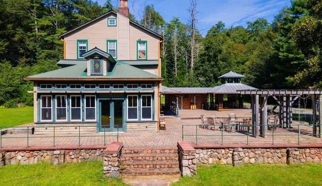 Poconos Mansion| Pool Hot Tub |Sauna |Tennis| Lake
