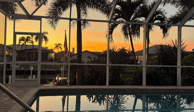Pool and Hot Tub Gulf Access Home 3-bedroom house with Dock