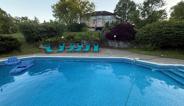 Pool, Fire Pit Bedroom & Alaska King – Sleeps 16
