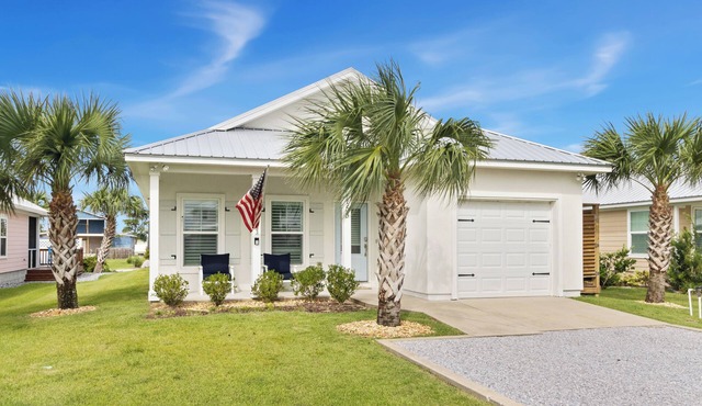 Pool + Golf Cart Included! Mexico Beach Home 1 Block from Beach