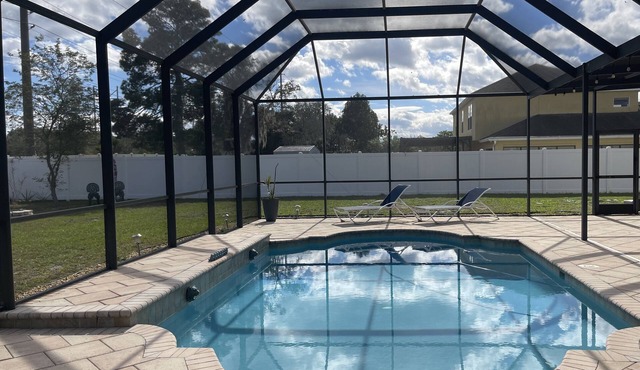 Pool home in Lakeland between Orlando and Tampa! Centrally located 3BR & 3.5 BR