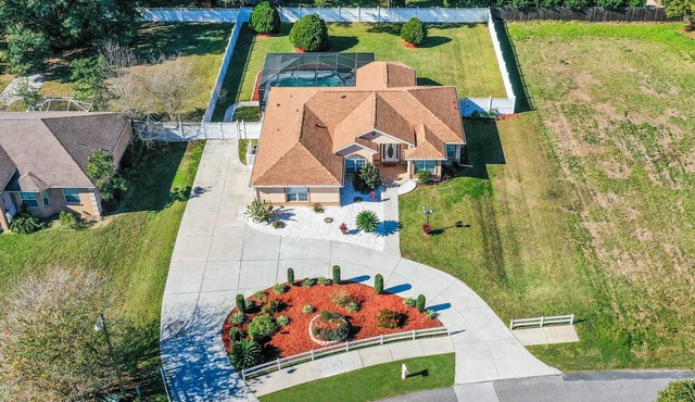 Pool Home Sleeps 11 Fenced Yard & Pet Friendly 12 min WEC Great Location