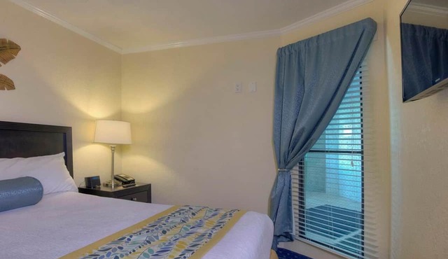 Pool View 1BR Condo w/Private Beach Access