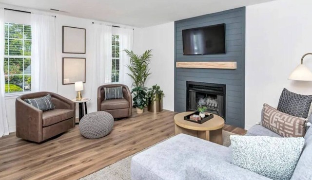 Poolside Pad - Monthly Stay - Near USC, Lexington, Ft Jackson, I-26 & I-20