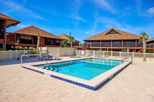 Poolside Paradise - Pet Friendly Villa on Sanibel Island - Private Beach - Signal Inn 03