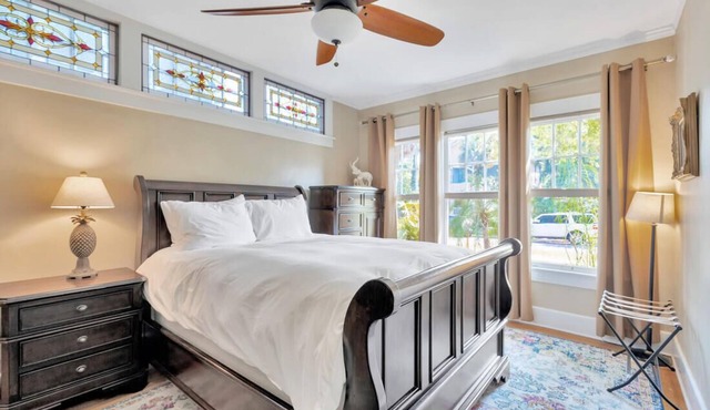 Poplar Room at ONE Inn, Cozy, steps to Downtown St. Pete: Ideal for all guests