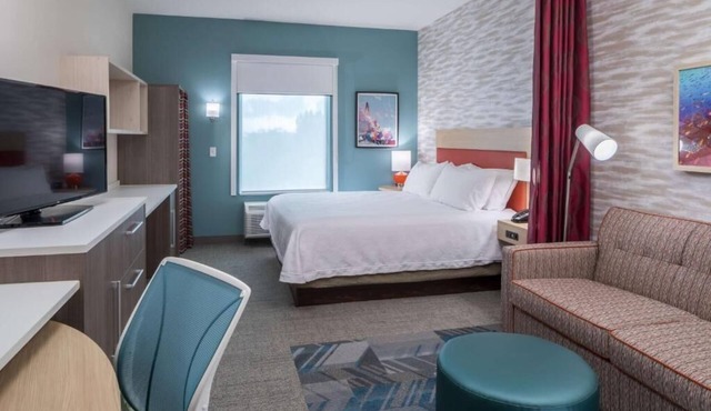 Portside King Studio w/Outdoor Pool | 0.4 mi Oceanside Distillery