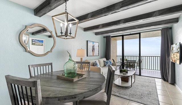 Pristine Cozy Beachfront Penthouse Condo SW1702: Full Reno-best location