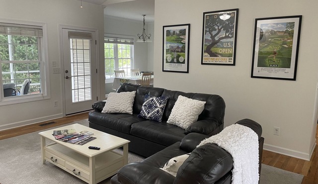 Pristine Pinehurst #6 home - Gated backyard - 2 min to courses. Handicap Access in Pinehurst